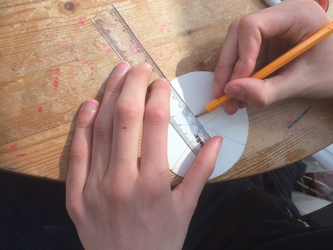 Rainbow spinner, drawing the segments.